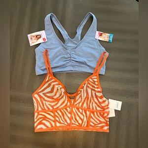 NWT Pack of two (2) bralettes size medium 1 for exercise, 1 for fun